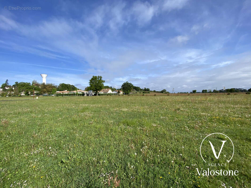 Terrain à MIRAMONT-SENSACQ