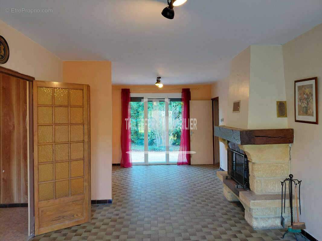 Maison à ANTONNE-ET-TRIGONANT