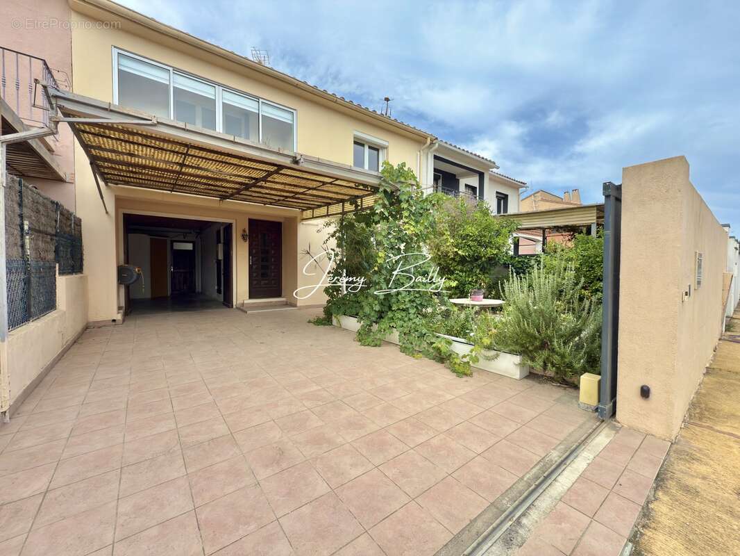 Maison à SAINT-ESTEVE