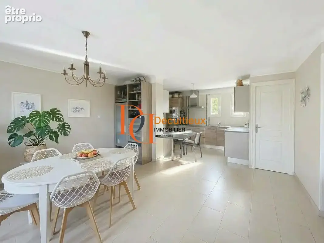 Maison 5 pièces 121 m² à vendre à Charbonnieres-Les-Bains (69260) - photo 2