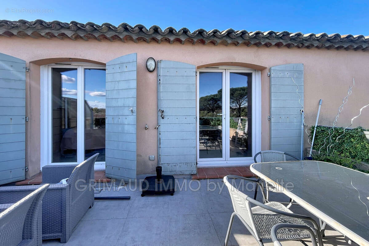 Appartement à GRIMAUD