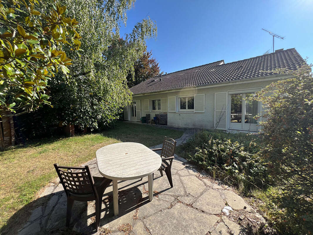 Maison à LE PERRAY-EN-YVELINES