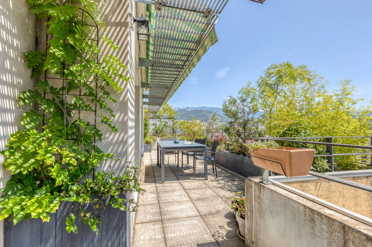 GRENOBLE Vigny Musset - T4 de 95m2 en étage élevé avec grande terrasse, cave et garage double - photo 3