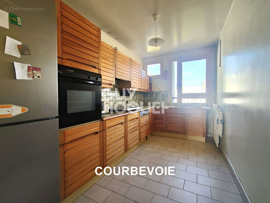 Appartement à COURBEVOIE