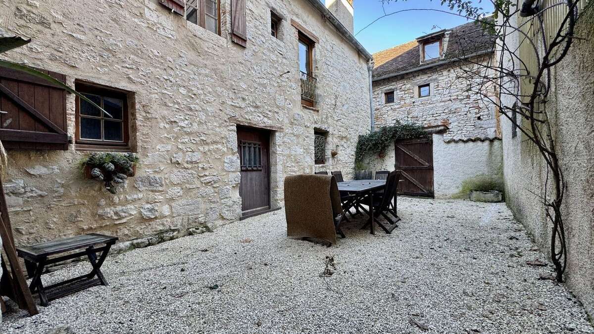 Immeuble avec cour - coeur de Cajarc - photo 7