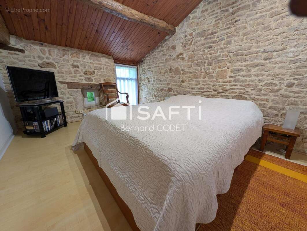 Maison 124 m² à Bioussac  - photo 5