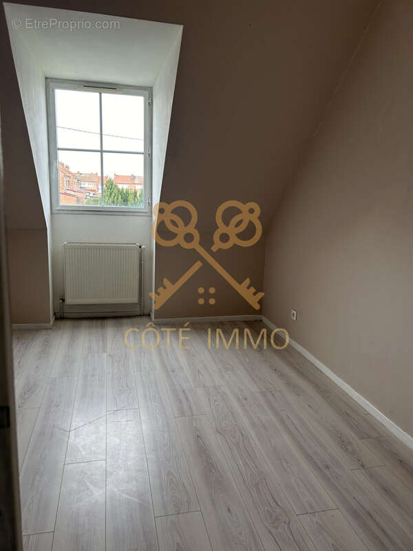 Maison à COURRIERES