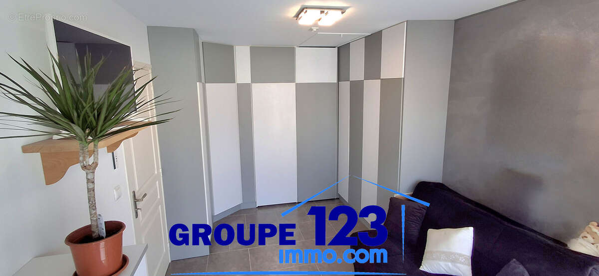 Pavillon contemporain de 2016, édifié sur un terrain clos et arboré de 480 m2. - photo 8