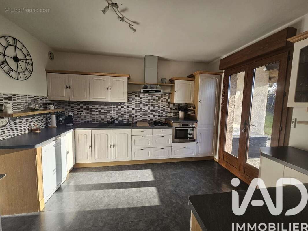 Maison 107 m² à Thezillieu  - photo 6