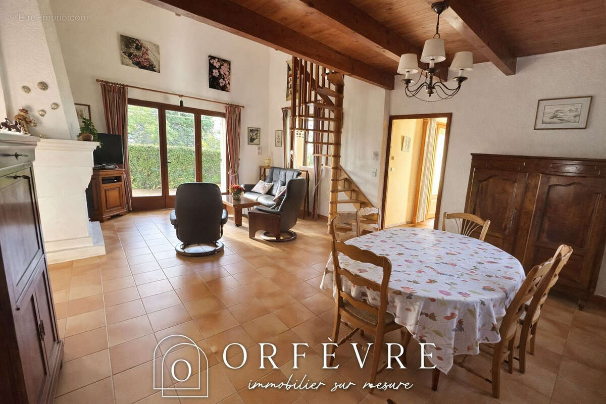 Maison à SAINT-SERIES