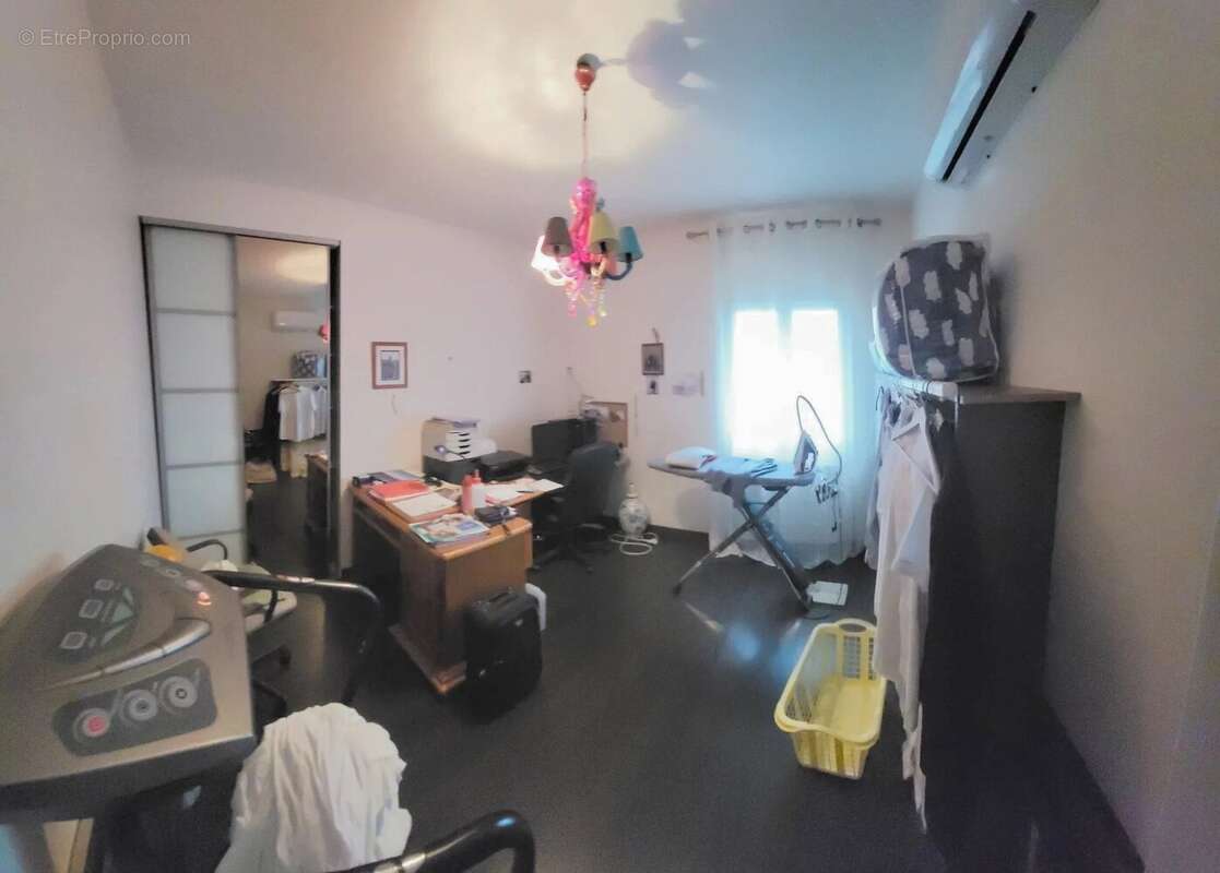 Maison à SAINT-PARIZE-LE-CHATEL