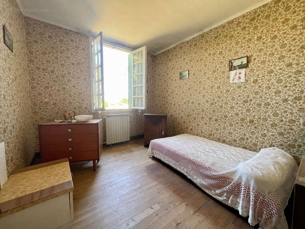 Maison ancienne, trois chambres, garage à rafraichir - photo 6