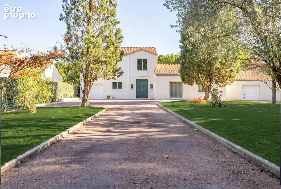 Propriété 250 m² avec piscine - photo 2