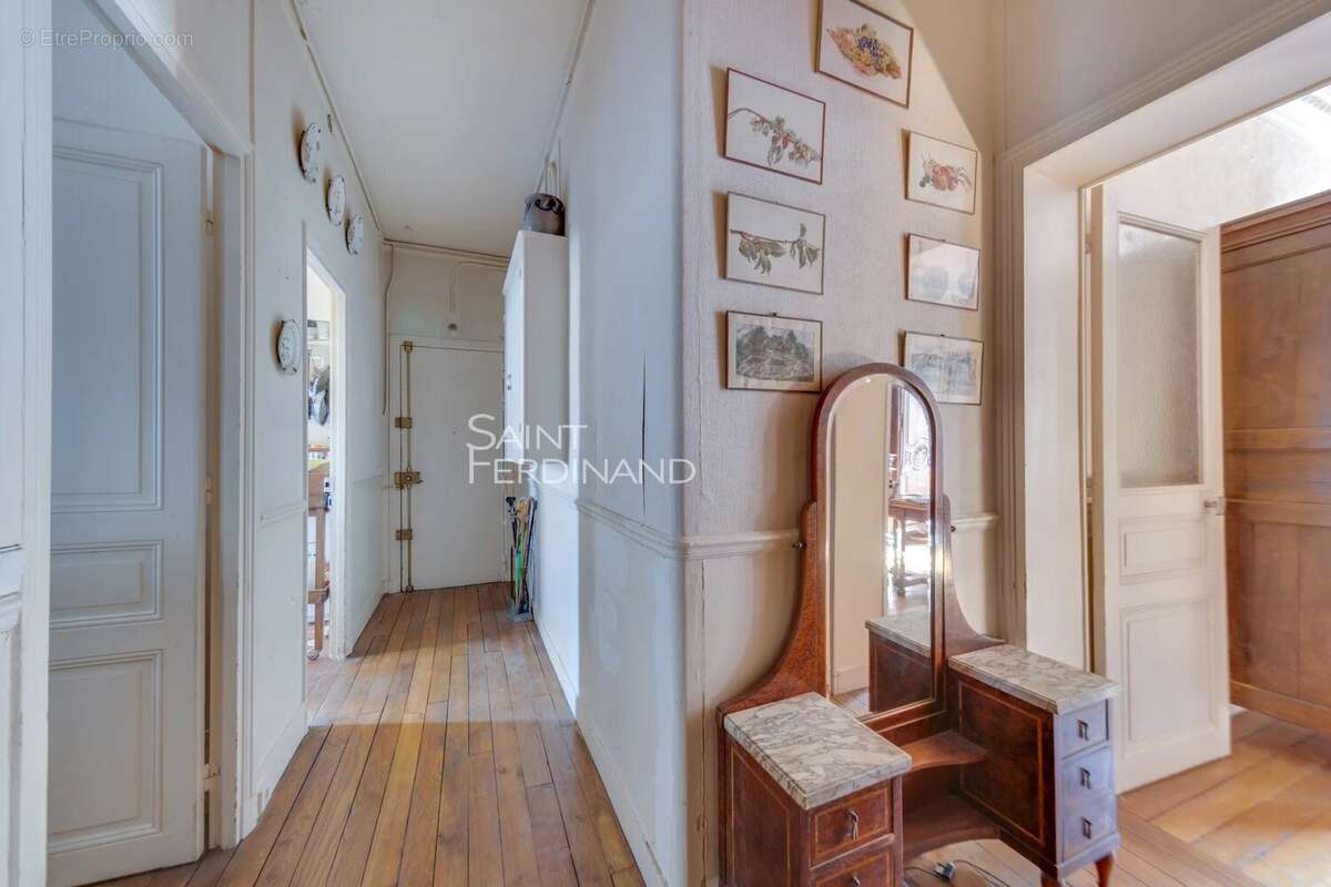 Appartement à NEUILLY-SUR-SEINE