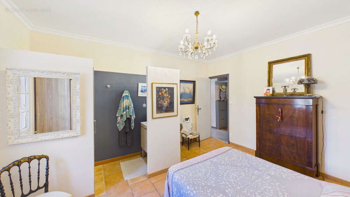 Maison 8 pièces de 214 m² sur 1556 m² de terrain avec studio, piscine et garage - photo 10