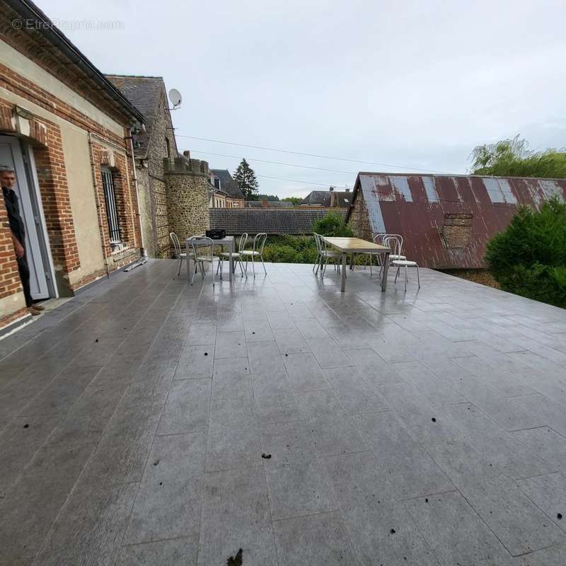 Commerce à L&#039;AIGLE