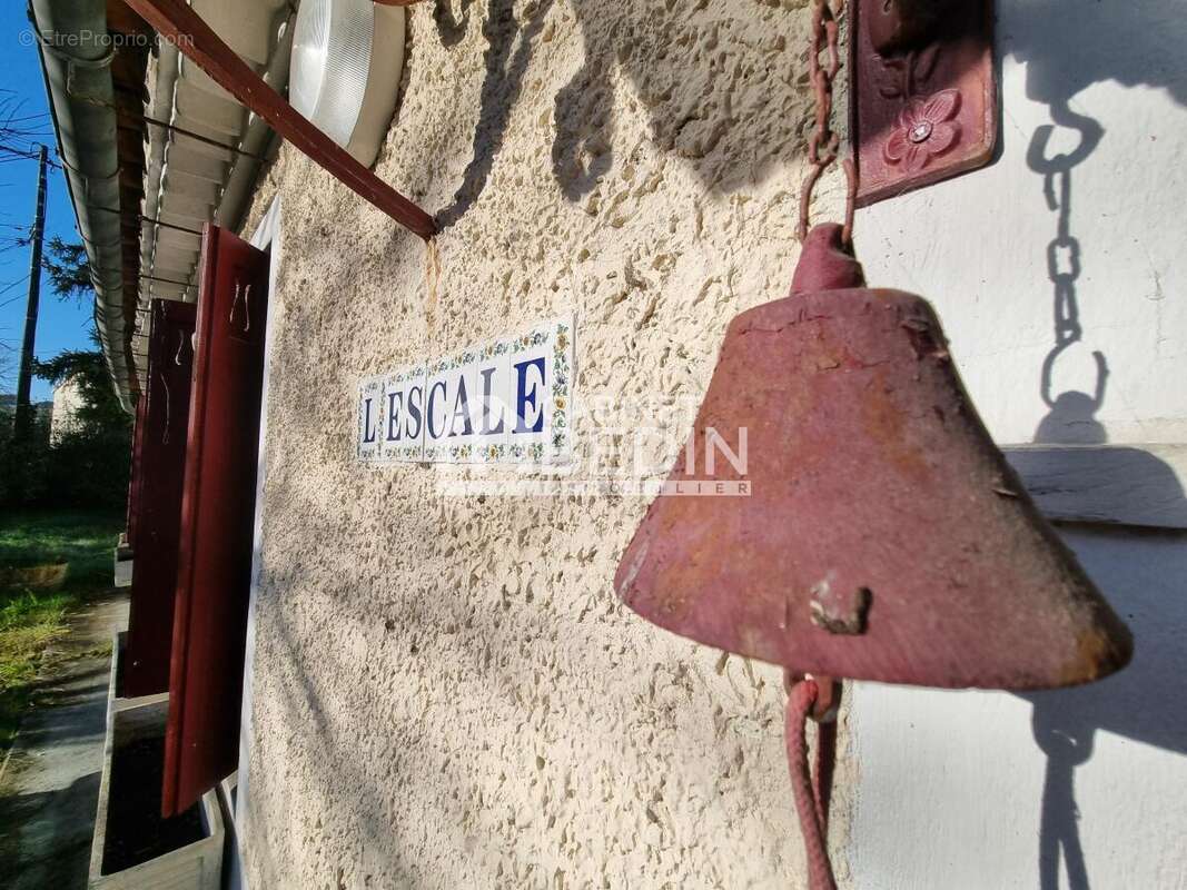 Maison à SAINT-MORILLON