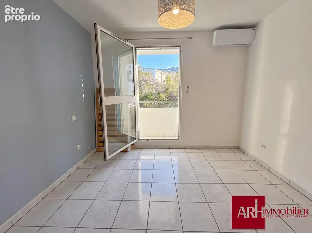 Appartement 4 pièces 90 m² à vendre à Saint-Denis (97400) - photo 9