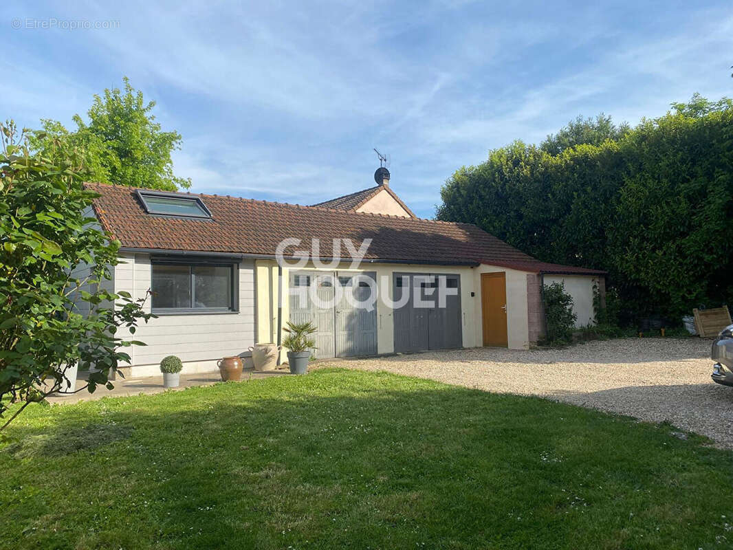 EPÔNE - Grande maison familiale avec deux logements indépendants, dépendances et terrain de 1 258 m² - photo 2
