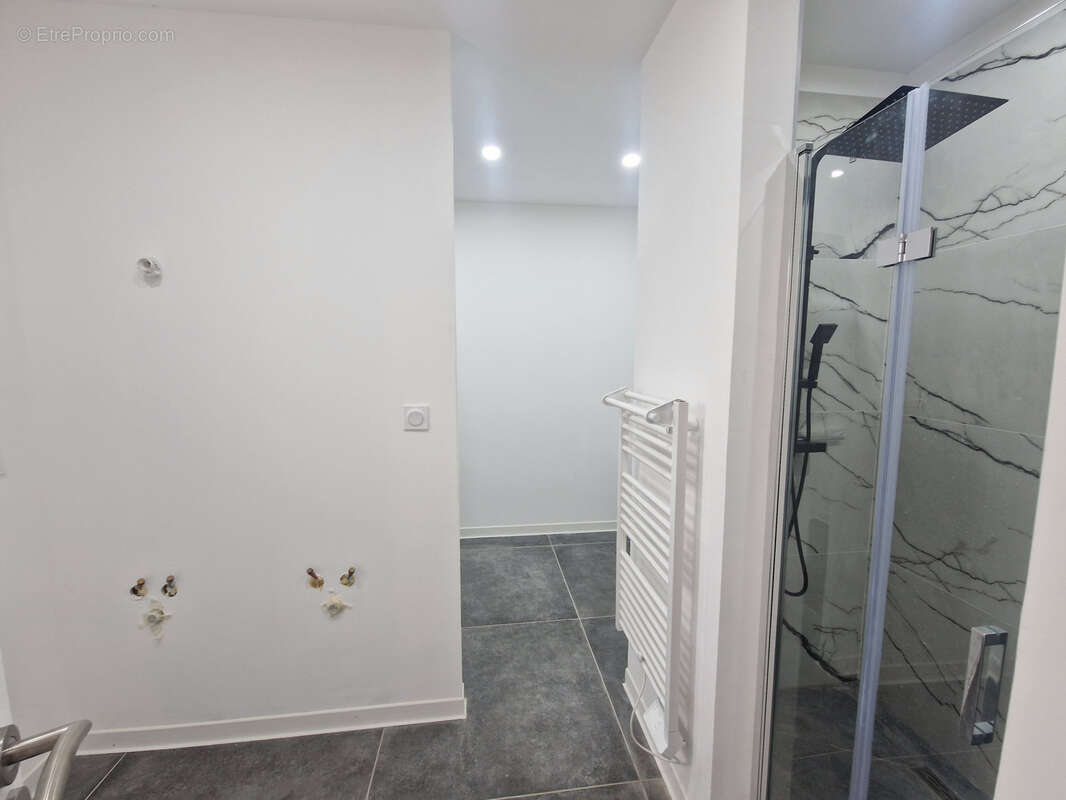 Maison à MONTELIMAR