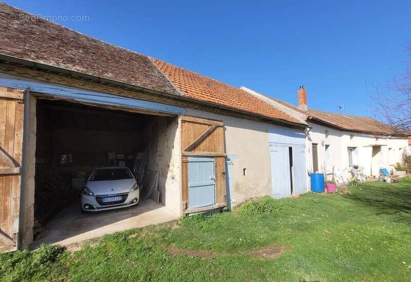 Maison à SAINT-QUINTIN-SUR-SIOULE