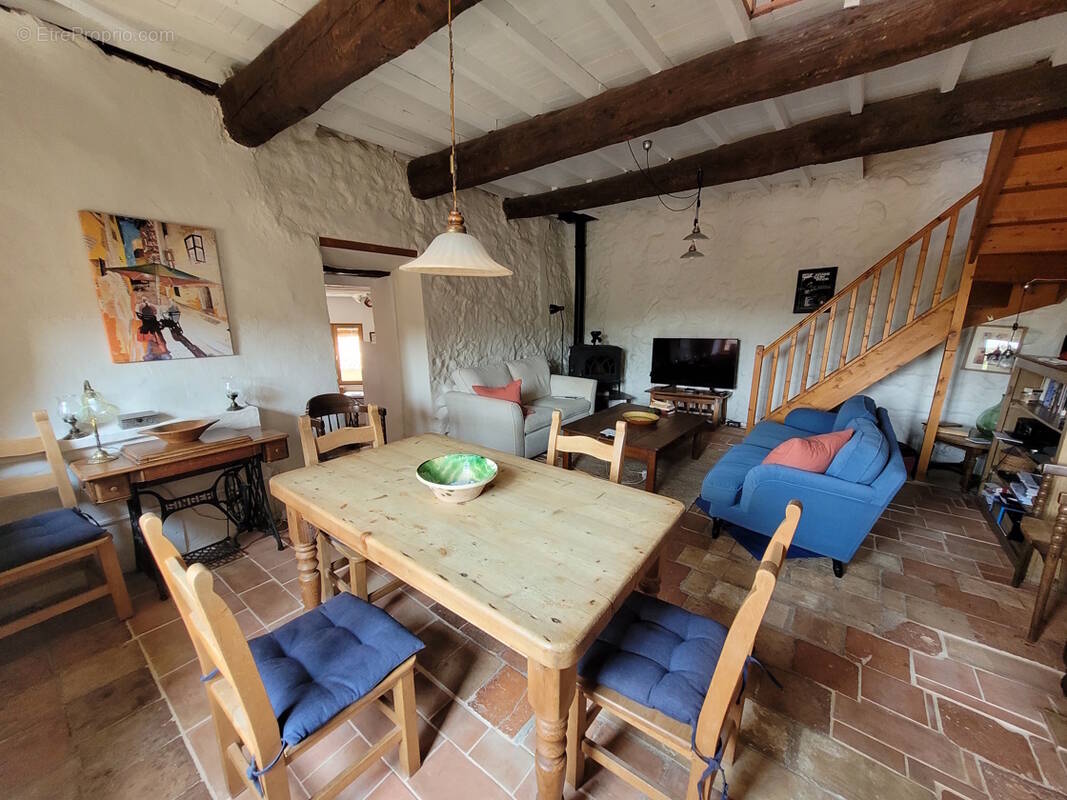Jolie maison en pierres. - photo 2