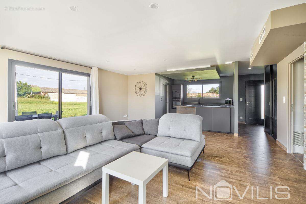 Maison à SAINTE-FOY-DE-PEYROLIERES