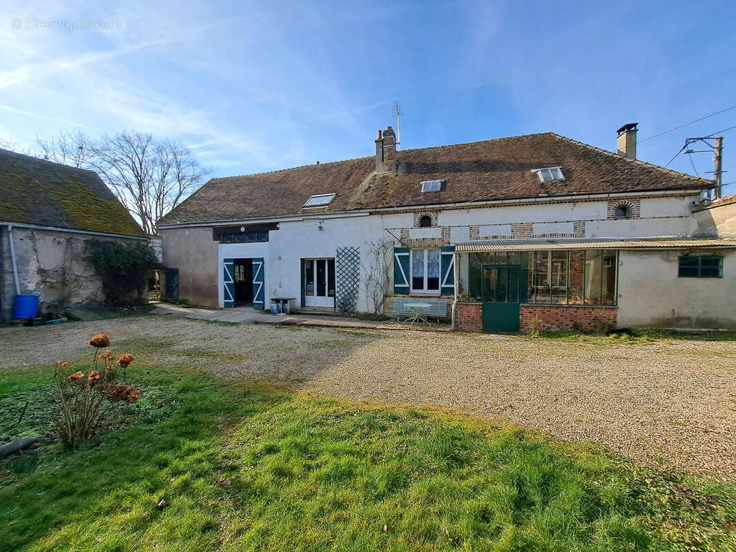 Maison à PONT-SUR-YONNE