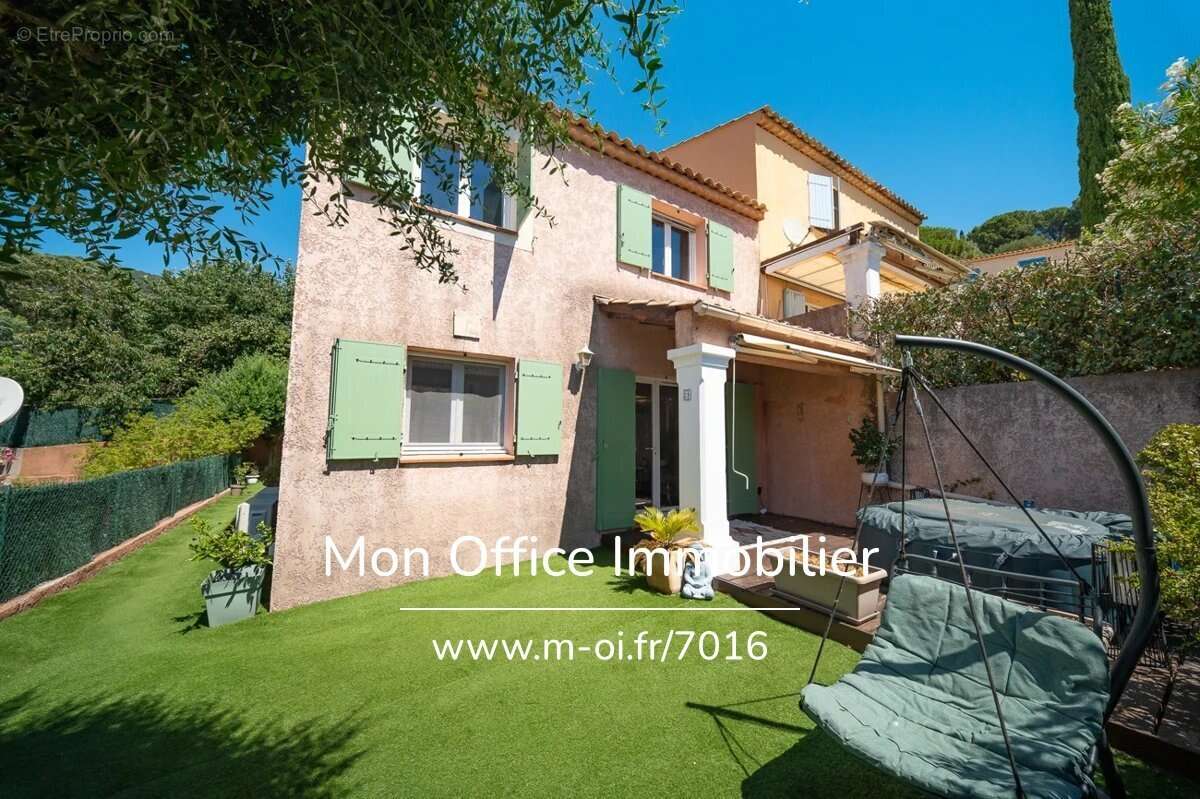 Référence : 7016-les - maison de charme avec jardin proche plages à cavalaire sur mer - photo 4