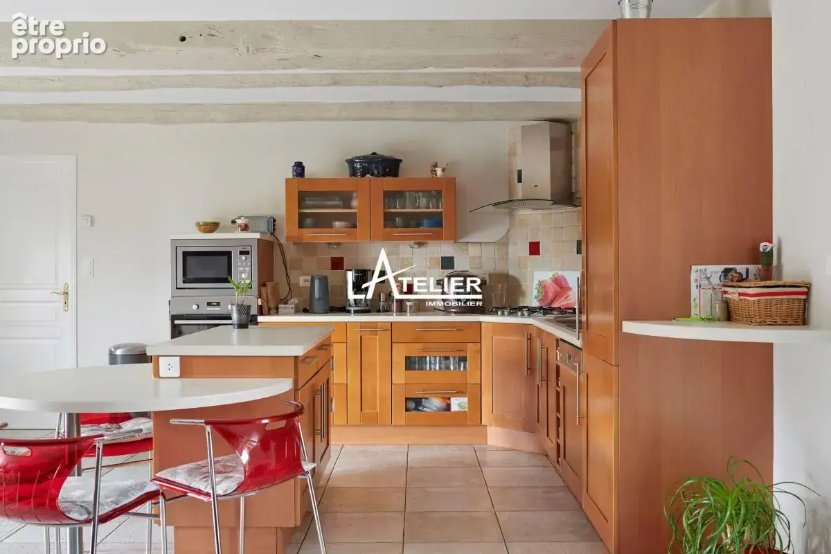 Longère en pierre, grand terrain, annexes et piscine - photo 11