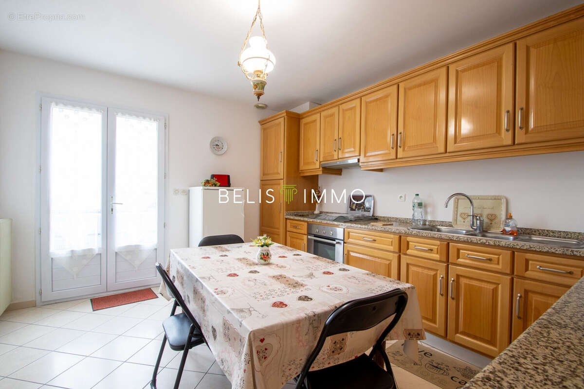 Maison à LA VILLE-AUX-DAMES
