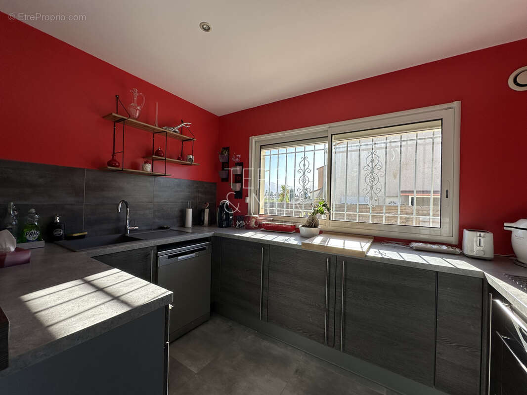 Maison 3 faces sur 492 m2 de terrain avec piscine à Latour-Bas-Elne. - photo 10