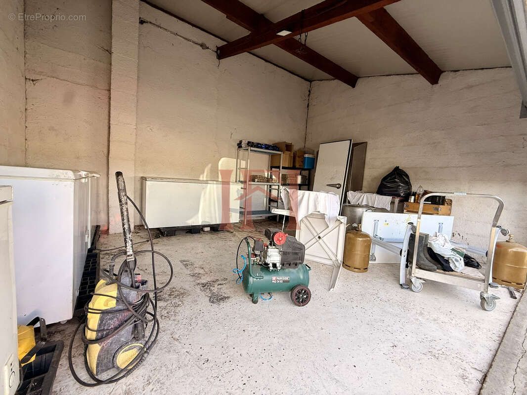 Mûrs commerciaux et fonds de commerce, avec son appartement - axe routier tours/chartres - photo 27
