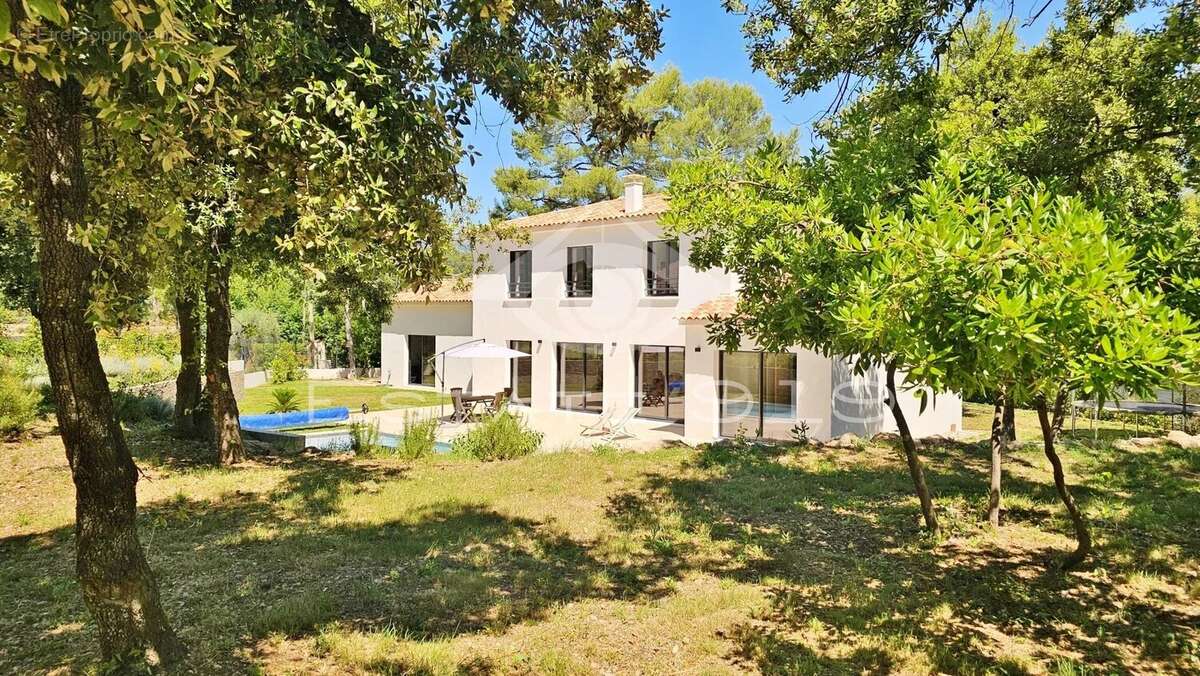 Maison à ROQUEFORT-LES-PINS