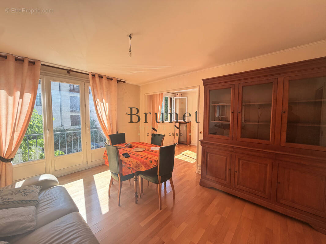 Appartement à SAINT-MAUR-DES-FOSSES