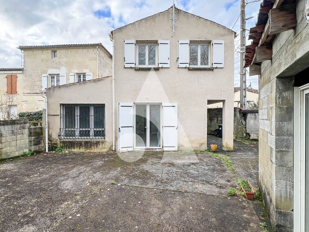 Maison à SAINTES