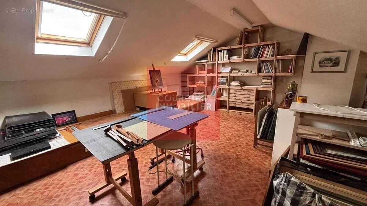 Maison à LE MESNIL-SAINT-DENIS