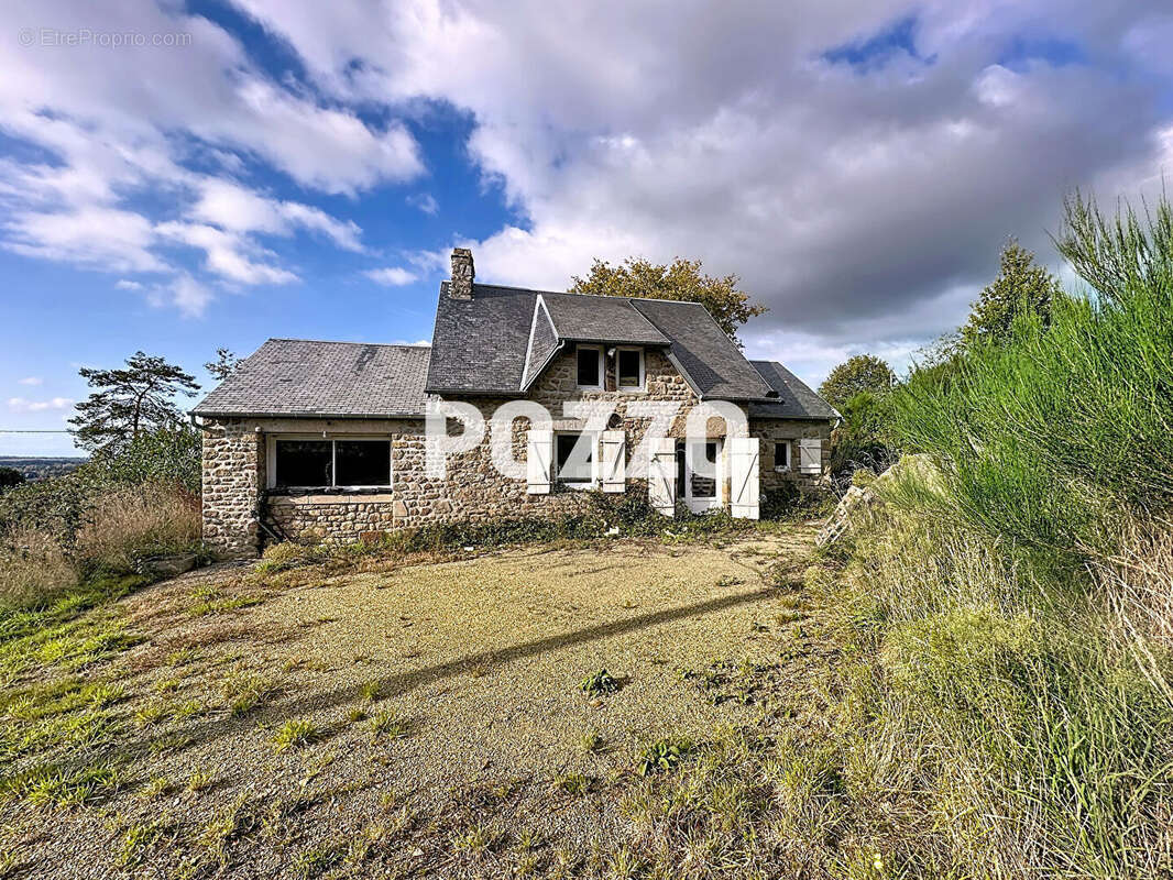 Maison à SAINT-LAURENT-DE-TERREGATTE