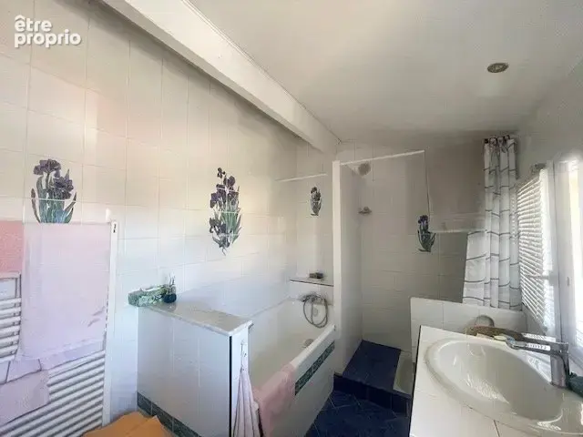 Villa familiale avec jardin, terrasses et garage - photo 11