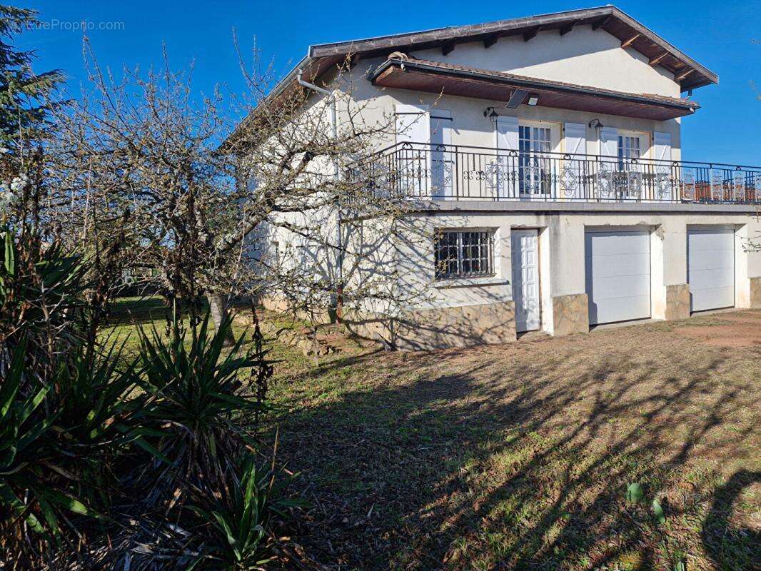 Maison à COMMELLE-VERNAY