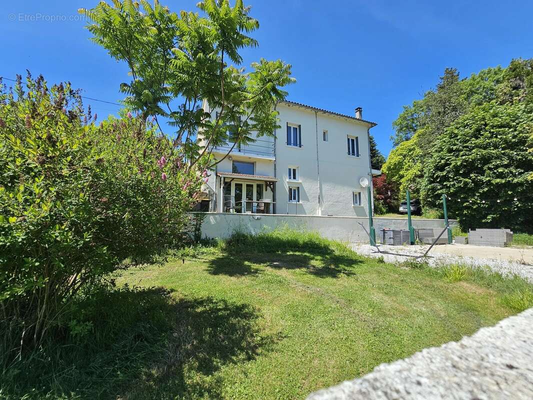 Maison à CONFOLENS