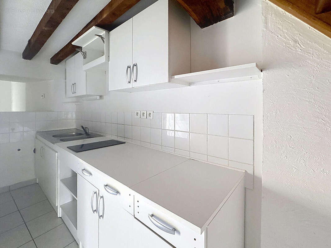 Appartement à SAINT-JEAN-DE-BOURNAY