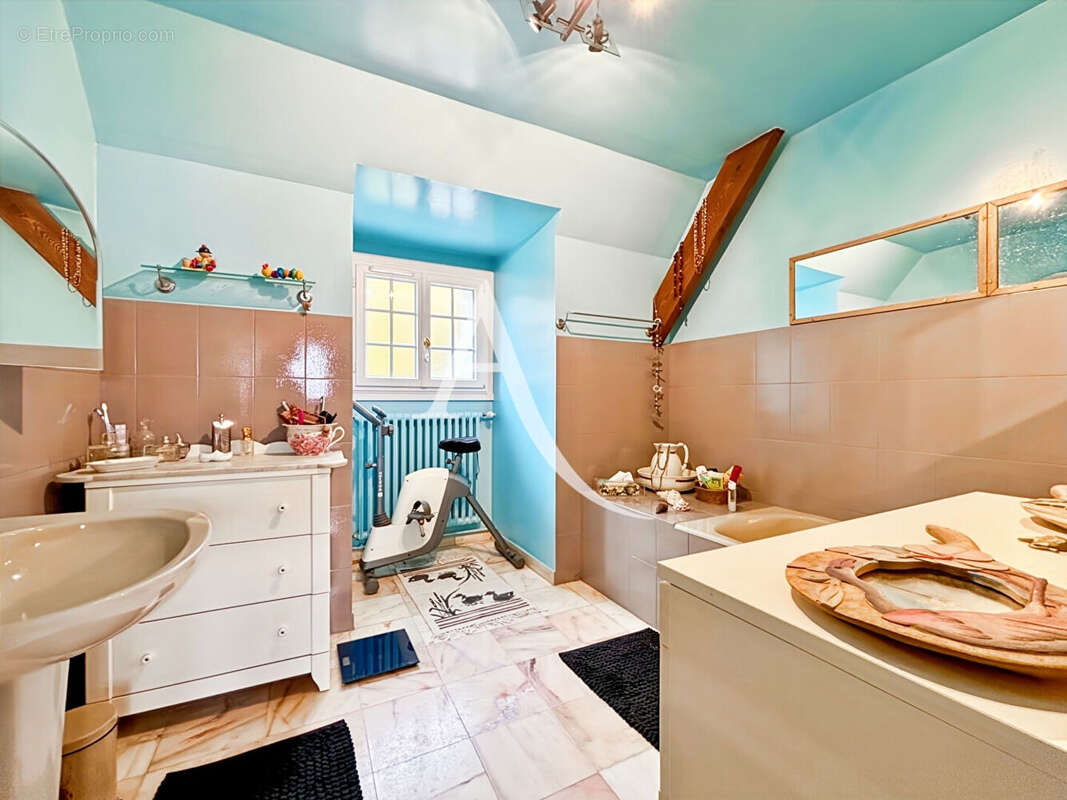 Maison à LES ESSARTS-LE-ROI