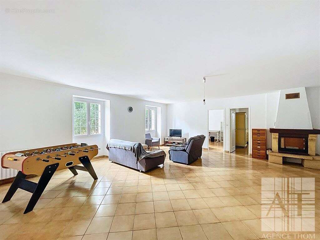 Maison à LONGUEFUYE