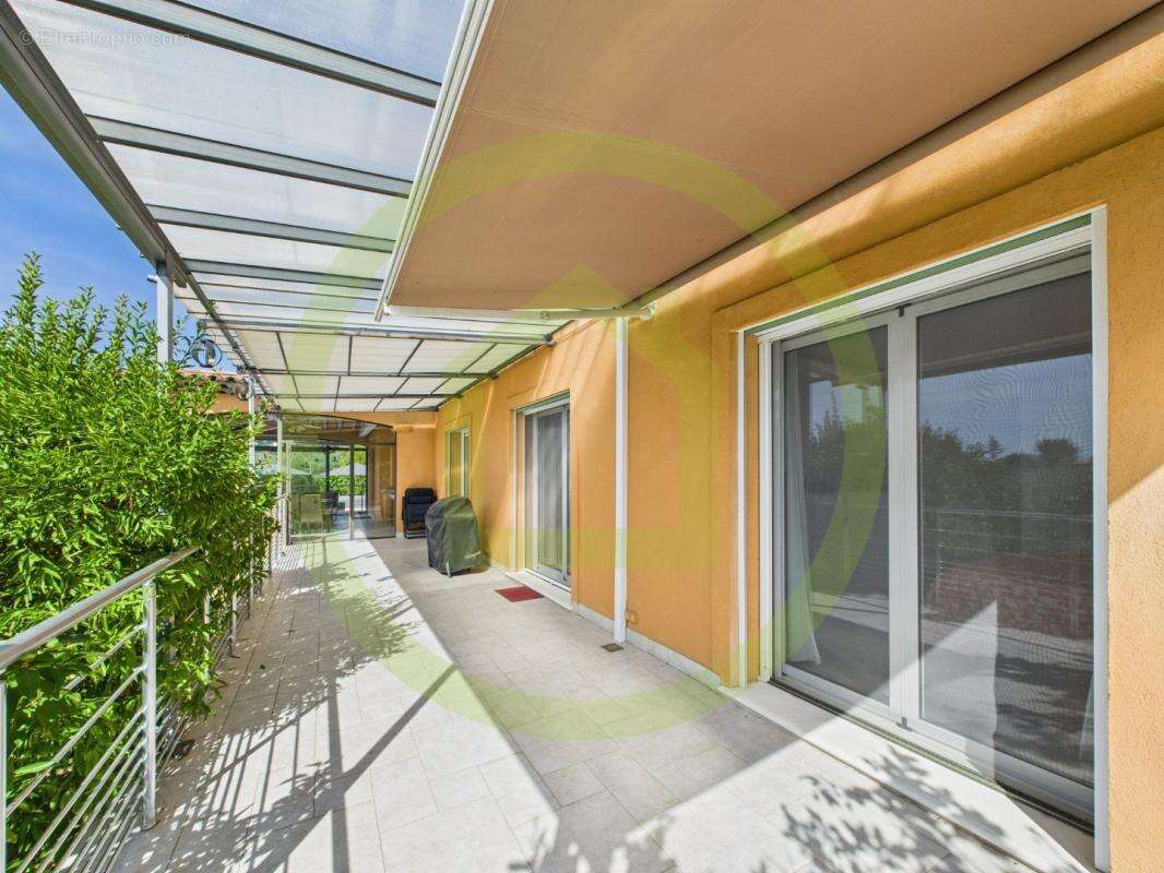 Maison à CHATEAUNEUF-GRASSE