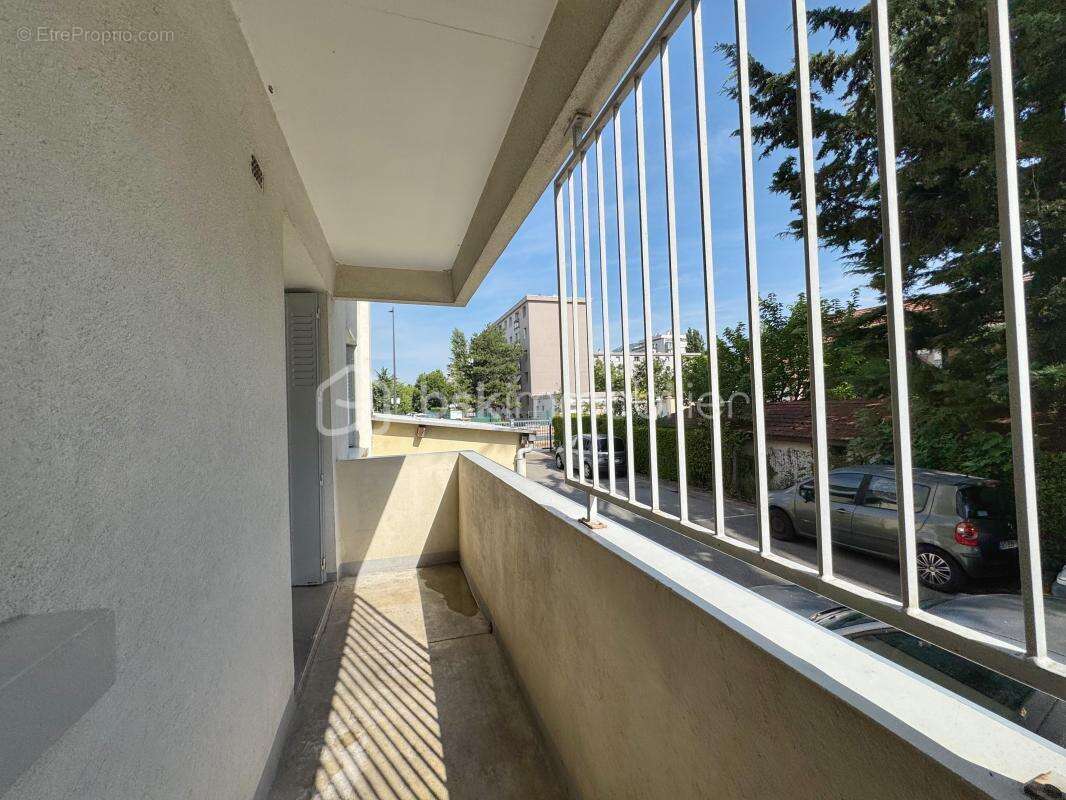 Appartement à SAINT-MARTIN-D'HERES