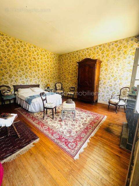 Maison à SALLES-DE-VILLEFAGNAN