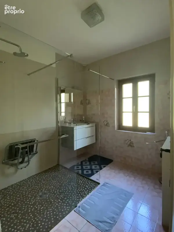 Exclusif,dans un village recherché, maison en pierre avec appartement indépendant sur un terrain de 2167 m2 et - photo 23