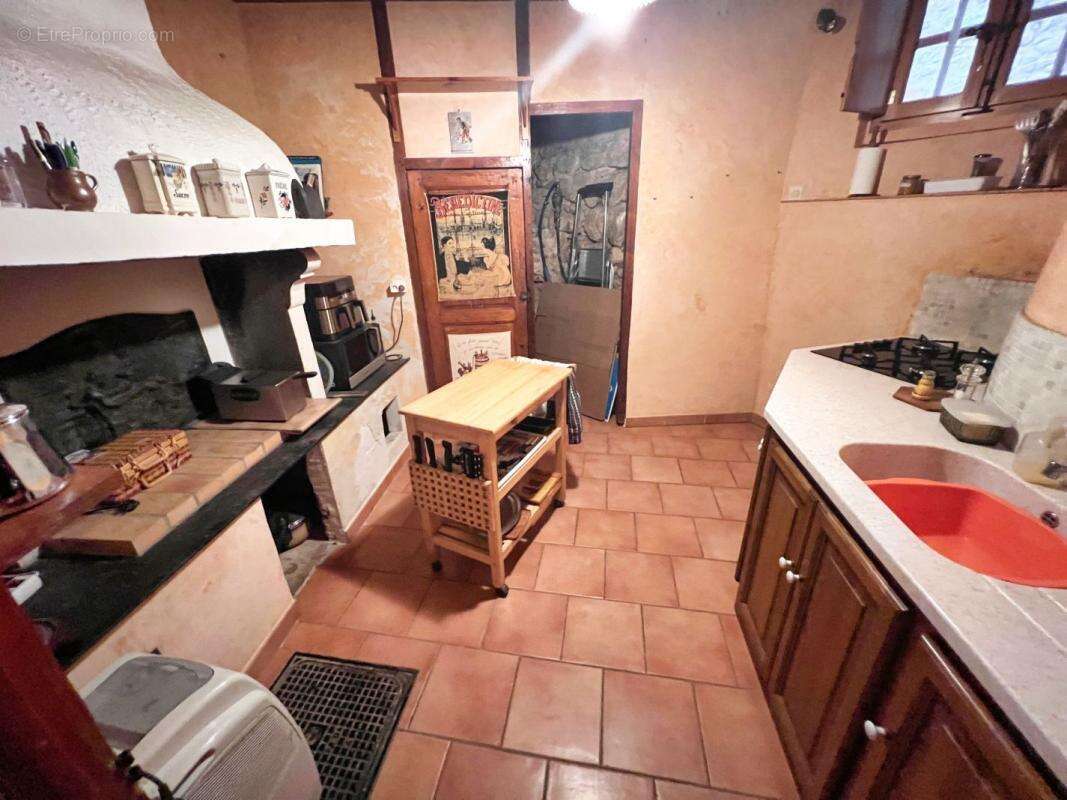 Maison 208 m² à Montouliers  - photo 3