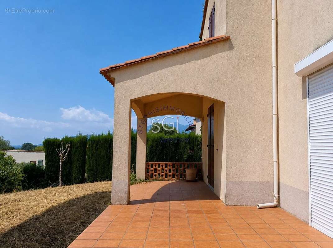 Villa 4 faces R+1 de 184 m2  avec garage, atelier et jardin - photo 5